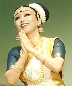 いちごの目覚め　丸橋広実さん（インド古典舞踊家）